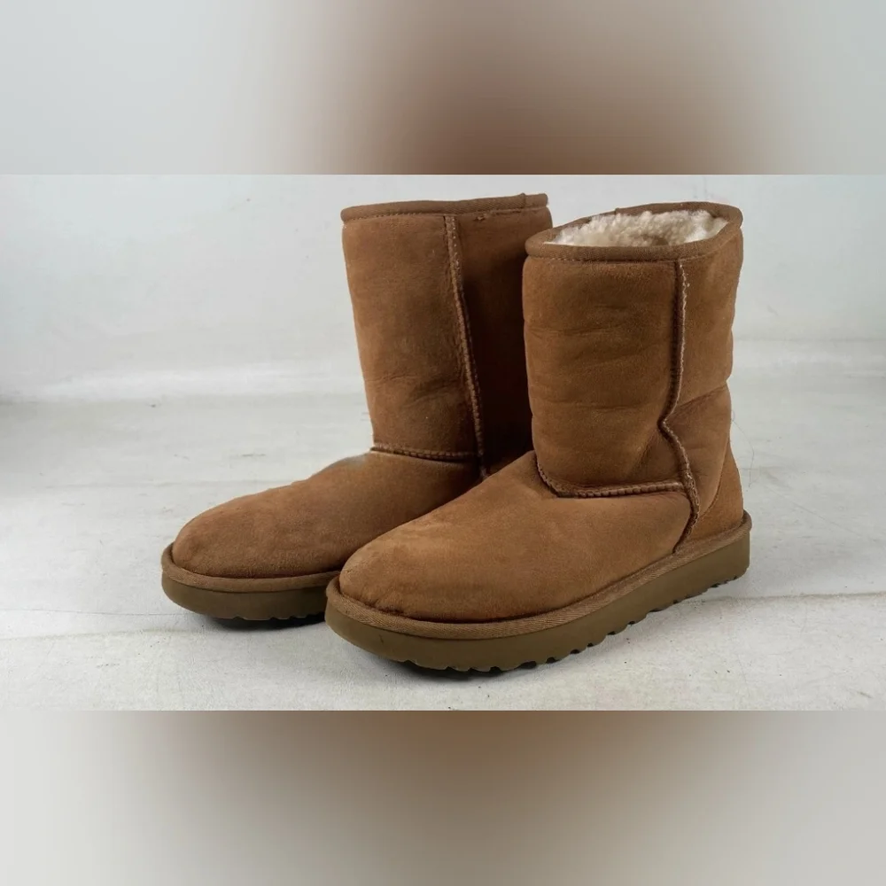 Ugg Classic Short Brown Shearling Lined Sheepskin Winter Boots, Size 7_2